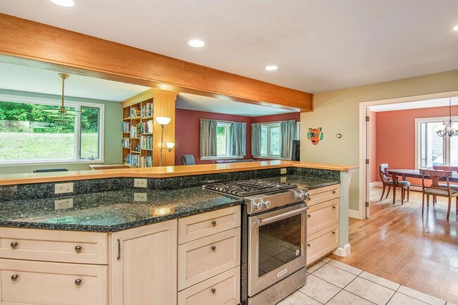 Building Photo - 5BD/3BA Beautiful House in South Burlington