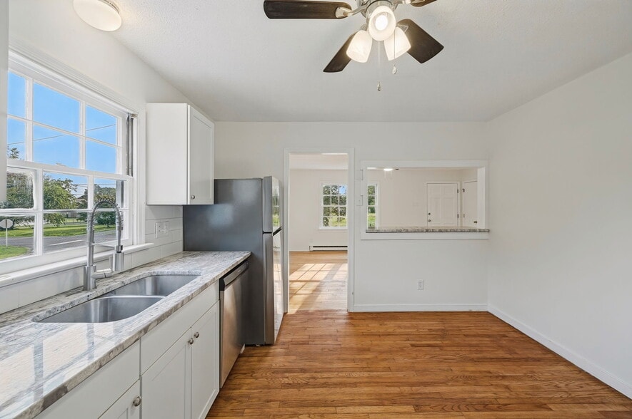 Building Photo - 300 Marlin Dr