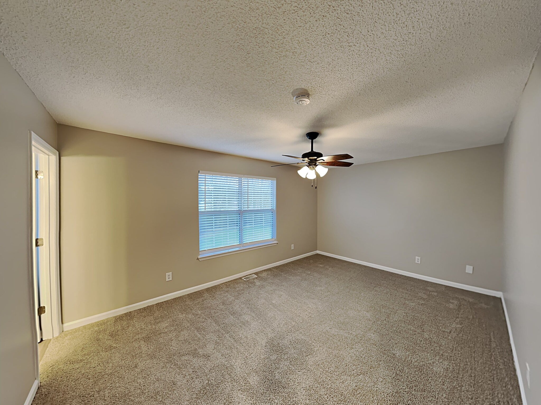 Building Photo - 401 Brookside Dr