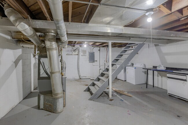 Building Photo - 3356 N 41st St