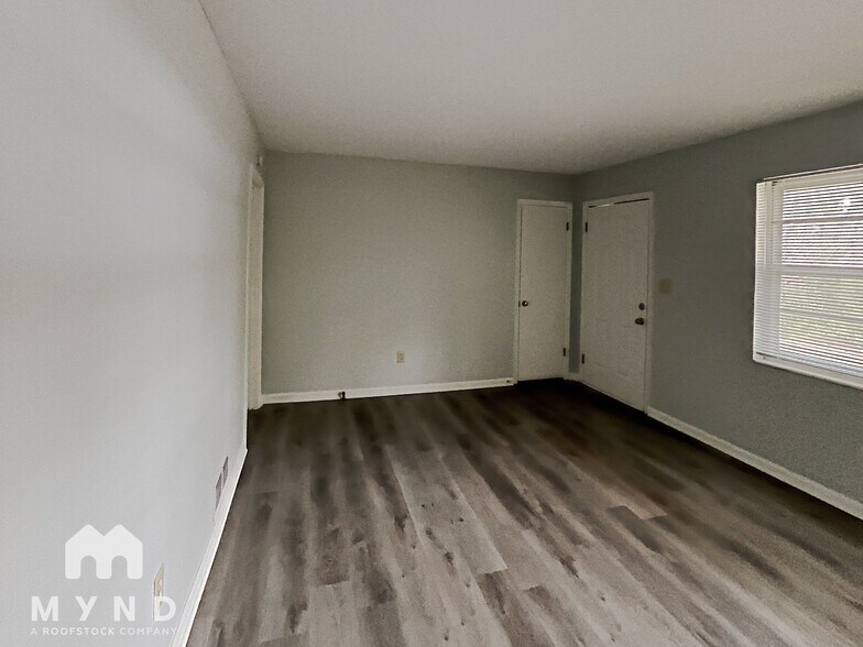 Building Photo - 626 Emerald Dr