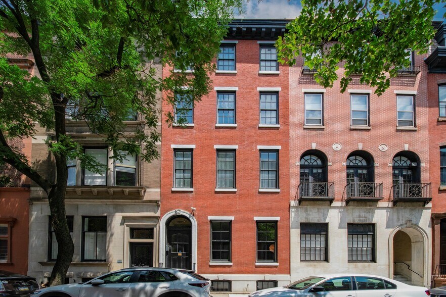 Primary Photo - 1917 Spruce St
