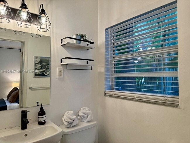 Building Photo - 1130 NE 81st St