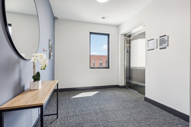 Building Photo - 49 N Day St