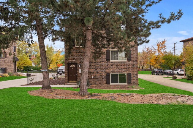 Primary Photo - 21W284 Tee Ln