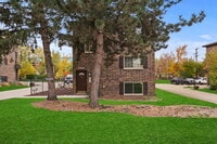 Building Photo - 21W284 Tee Ln