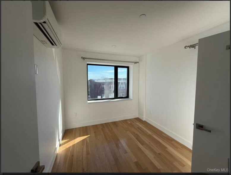 Building Photo - 163-14 Sanford Ave