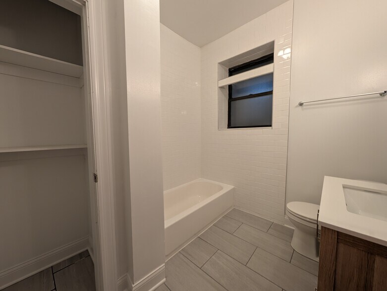 Building Photo - 2323 N Kedzie Blvd