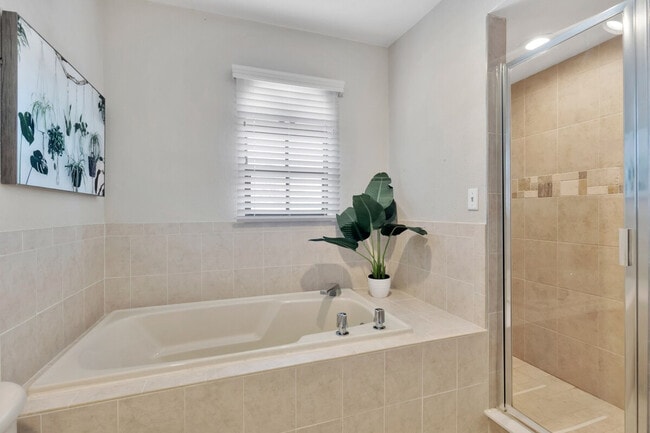 Building Photo - 1679 Tampa Rd