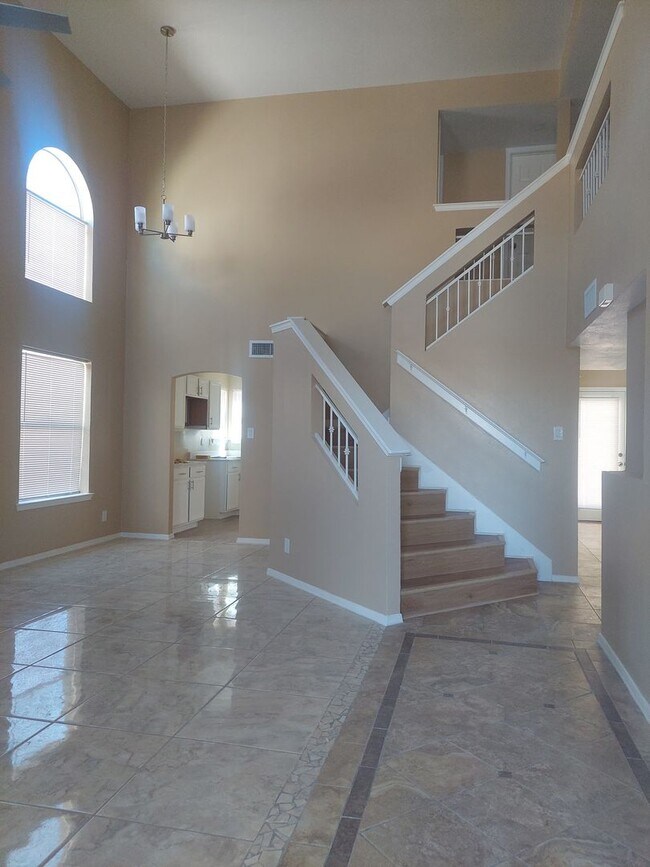 Building Photo - 4 BEDROOM 3 BATHROOM HOME! fully remodeled...