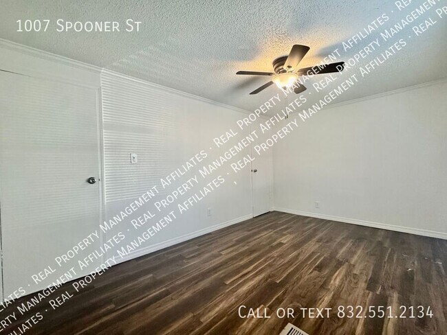 Building Photo - 1007 Spooner St