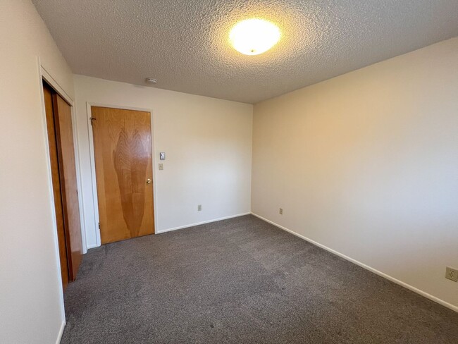 Building Photo - 3 Bedroom, 2 Bath - Home in Moyina Heights
