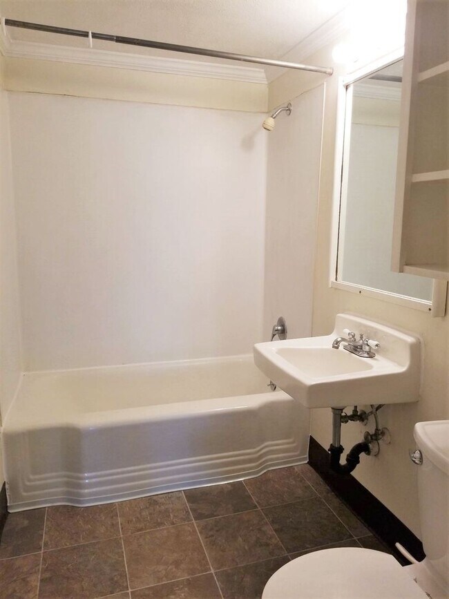 Building Photo - West University 6 bedroom/3 bath with two ...