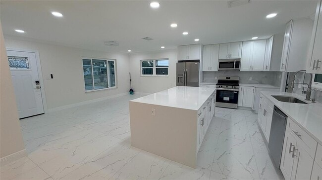 Building Photo - 3727 Overlook Dr NE