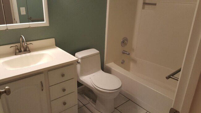 Building Photo - Lovely 1bd. Ground-Level Condo in Cotati