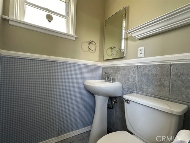 Building Photo - 4981 Lincoln Ave