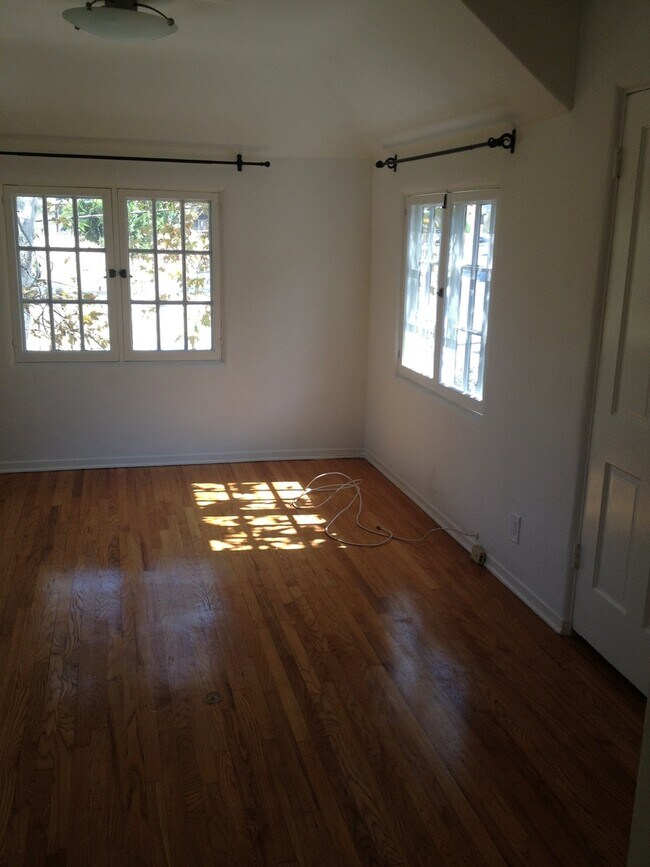Building Photo - AS Silver Lake (#321)