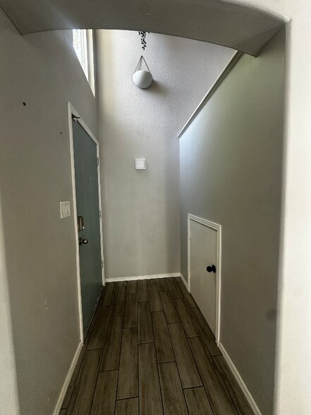 Building Photo - 1051 S Dobson Rd