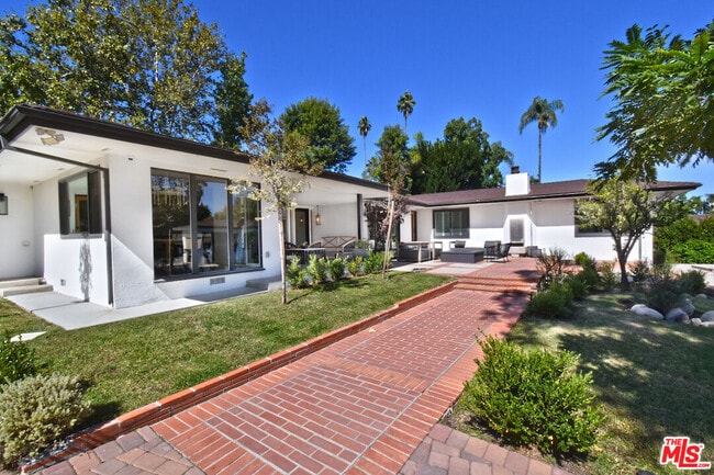 Building Photo - 4678 White Oak Ave