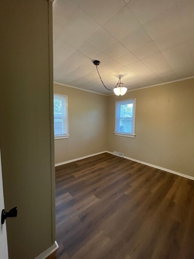 Building Photo - $1050 month/deposit Rare find! Remodeled 3bd Ranch 2 car garage in Savage Addition!