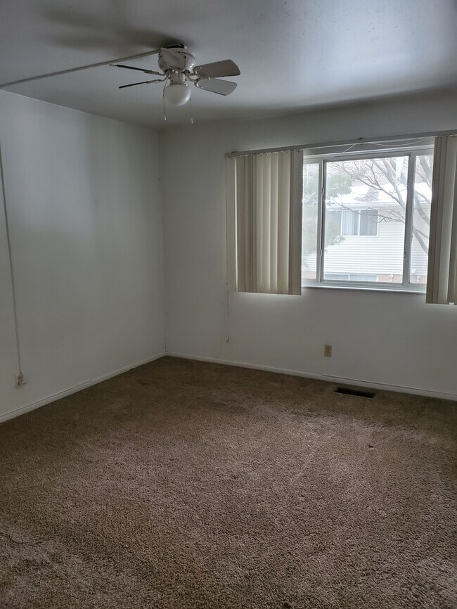 Come check out this cute townhouse. 3549 Kenbrooke Ct Kalamazoo MI