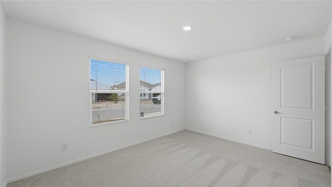 Building Photo - 221 Stumpy St