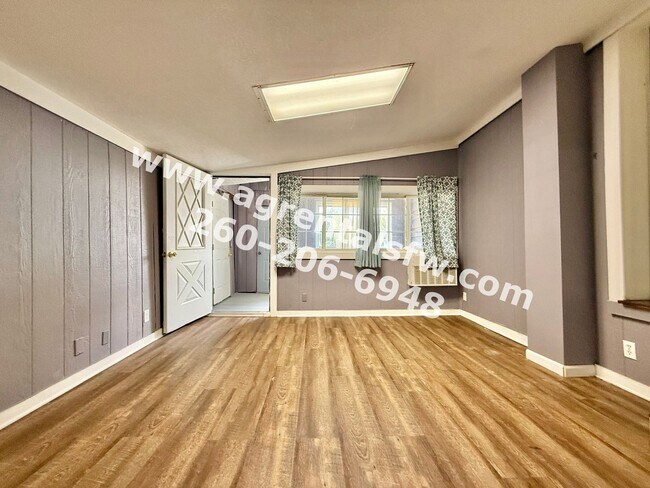 Building Photo - 2122 Olladale Dr