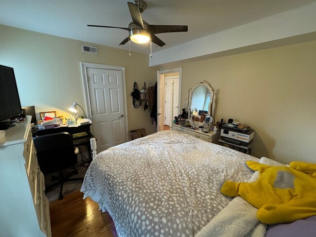 Building Photo - BEAUTIFUL UNIT IN CAMBRIDGE!!!!!!!!!!!