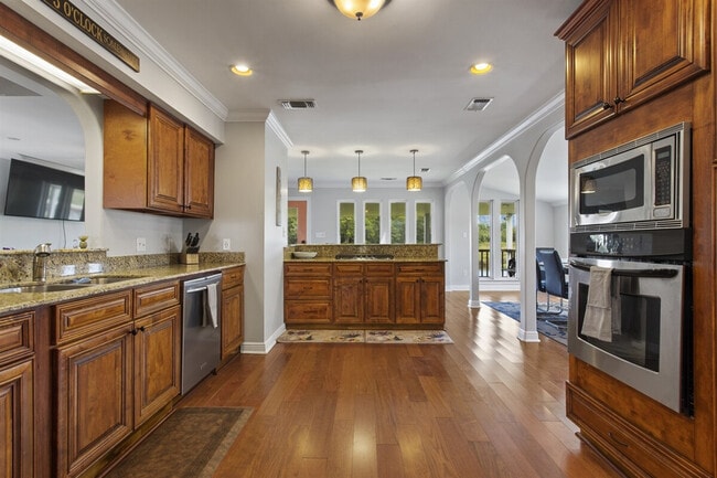 Building Photo - 1317 Beards Cove Dr