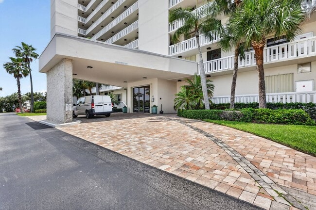 Building Photo - 5061 N Hwy A1A