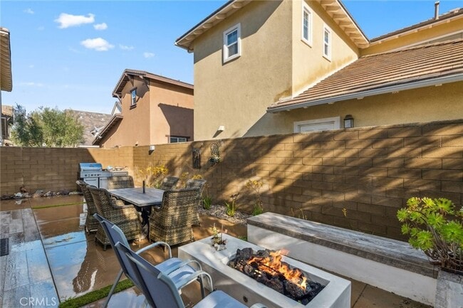 Building Photo - 123 Sparrow