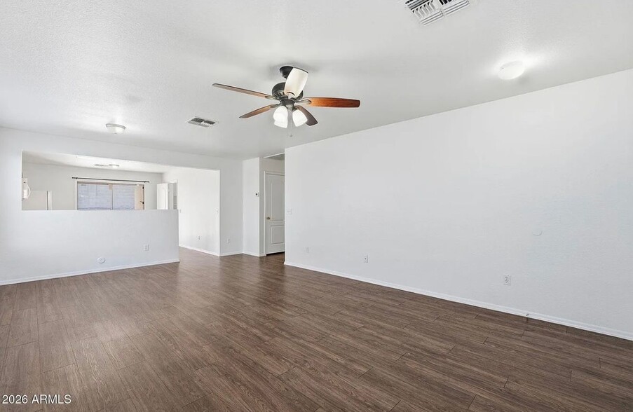 Building Photo - 211 E Valley View Dr