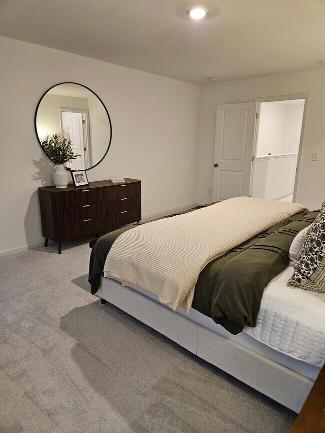 Building Photo - 868 Pilot St