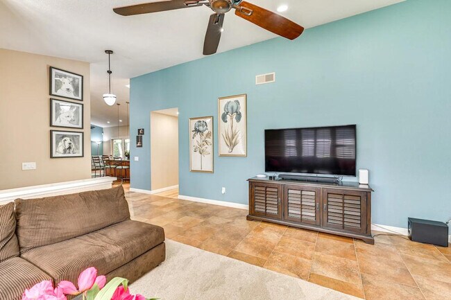 Building Photo - 1519 Via Hacienda