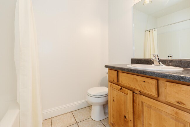 Building Photo - 237 E 270 N