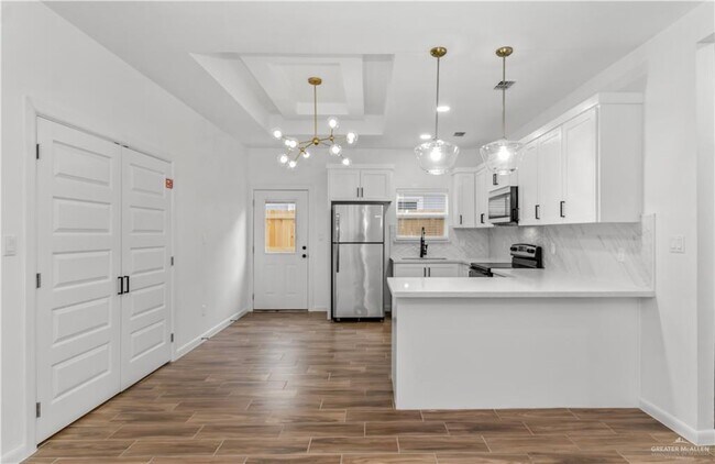 Building Photo - 12 W Woodson Dr