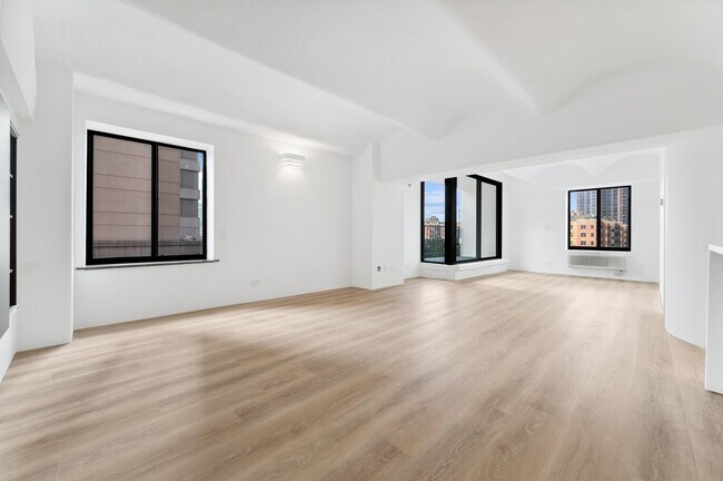 Building Photo - 345 N Canal St