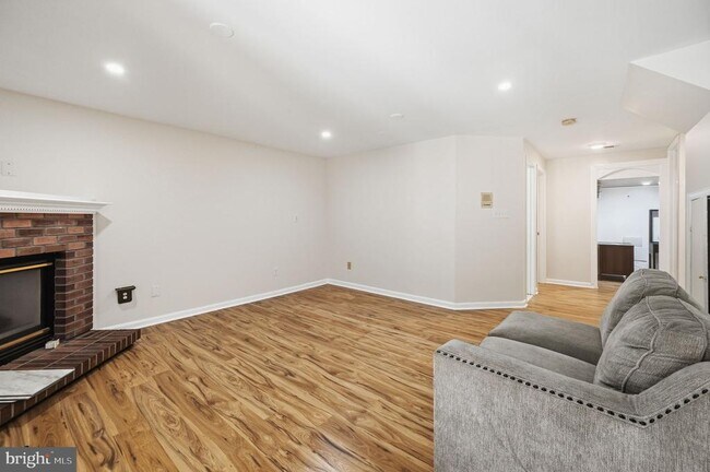 Building Photo - 7676 Helmsdale Pl