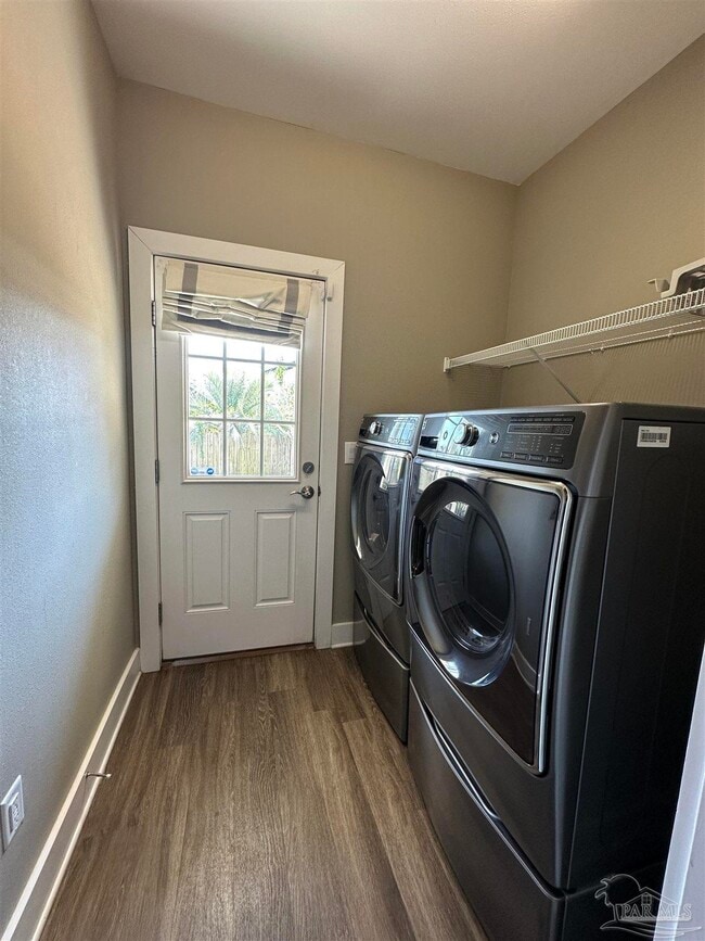 Building Photo - 923 E Belmont St