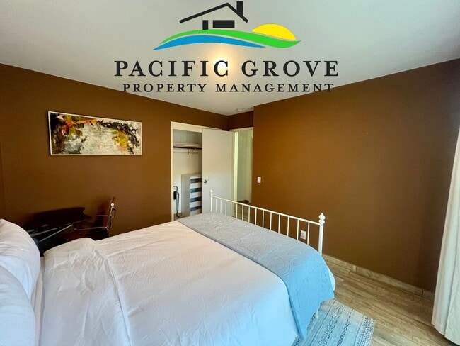 Building Photo - Furnished Single Family Home in Pacific Grove available NOW!