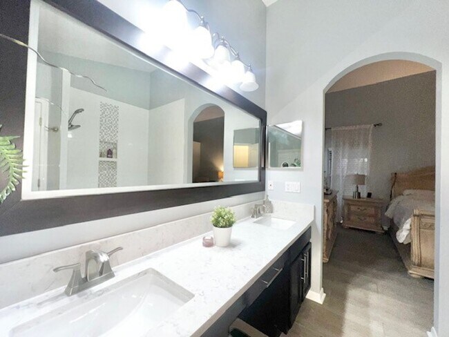 Building Photo - Amazing 4x2 in Lake Nona!! Gated Nona Crest! All tile flooring!! 2 car garage!