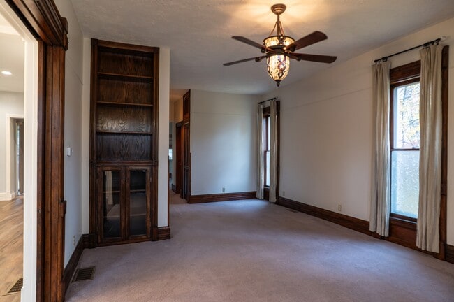 Building Photo - 422 S Michigan Ave