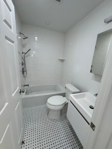 Building Photo - 231 Sixth Ave