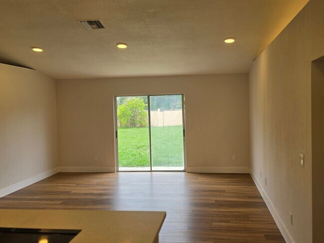 Building Photo - FOR RENT!!! SIMPLY STUNNING (REMODELED) 3 BEDROOM 2 BATH SINGLE FAMILY HOME...