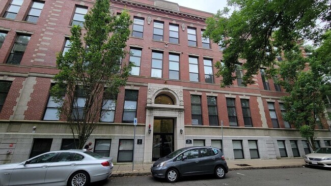 Building Photo - 20 McTernan St