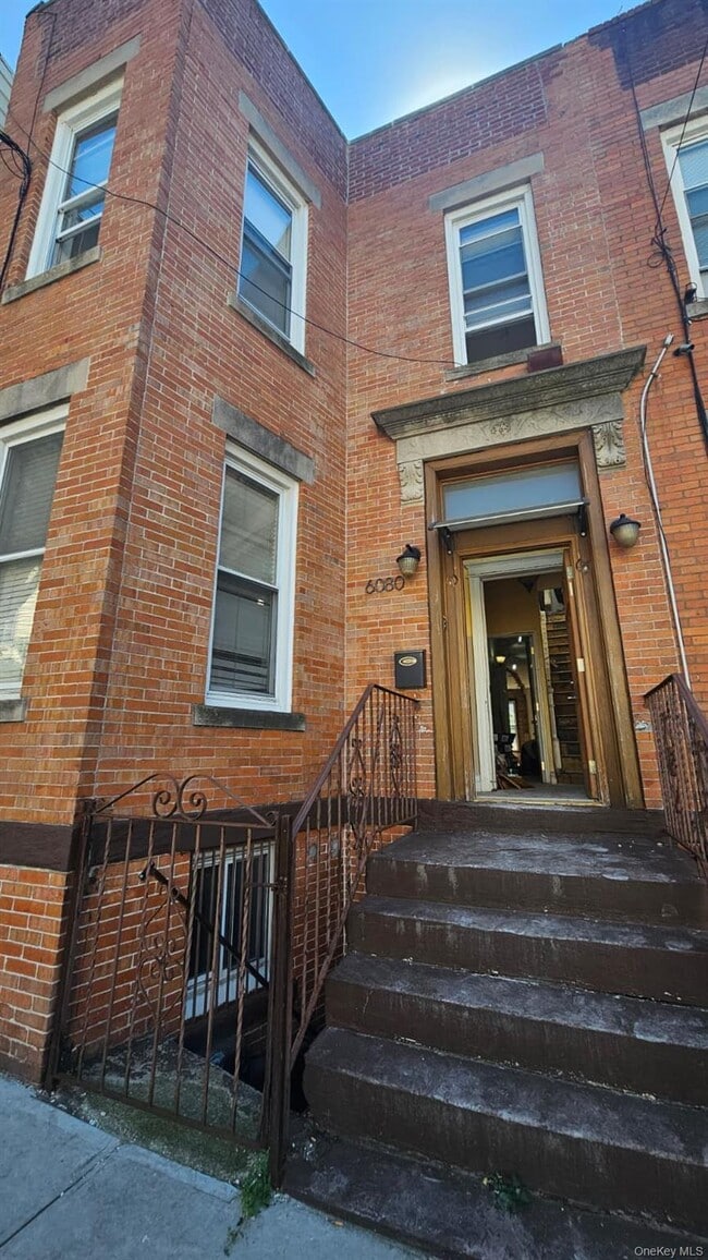 Building Photo - 60-80 54th Pl