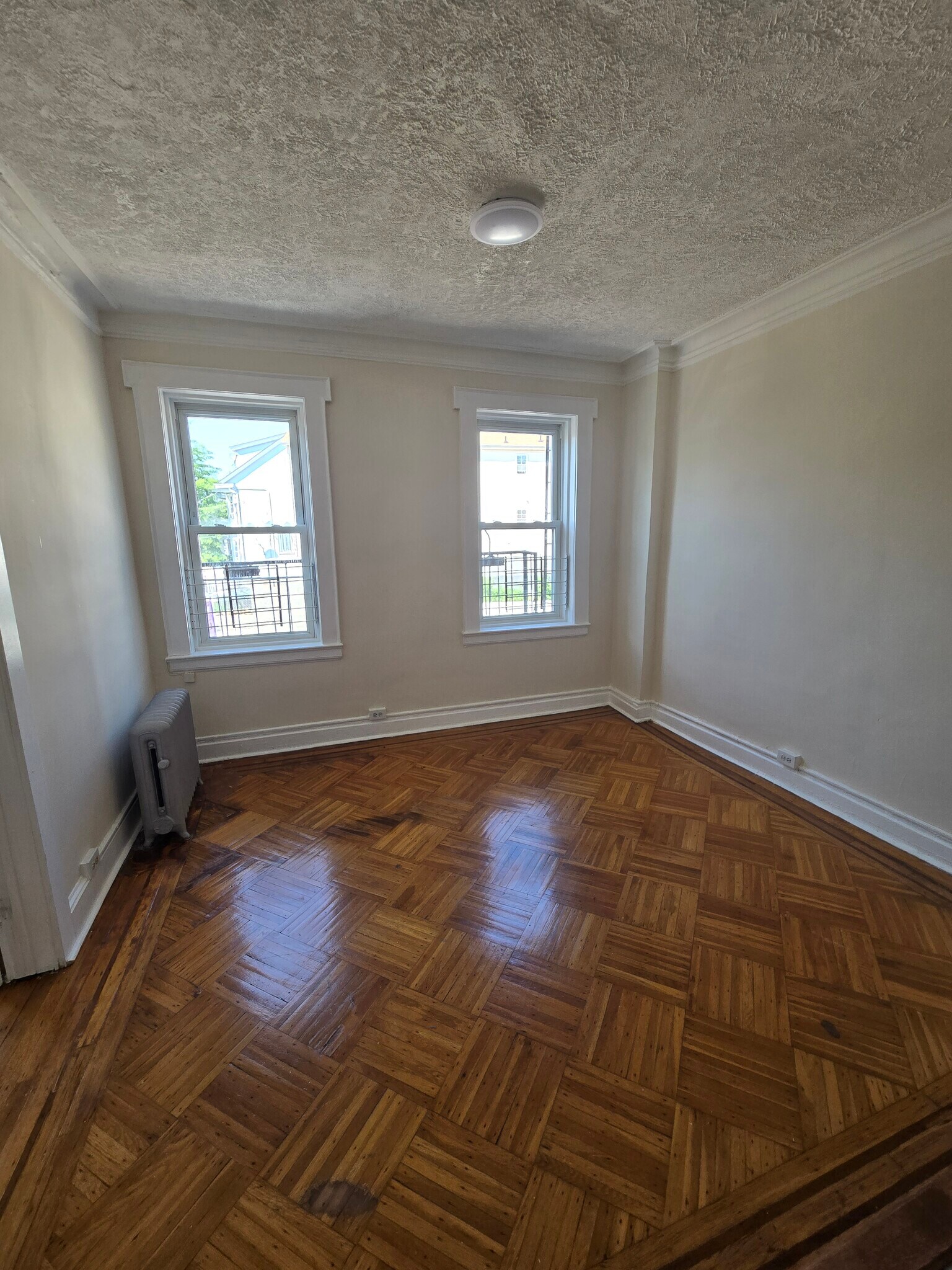 Building Photo - 526 S 15th St