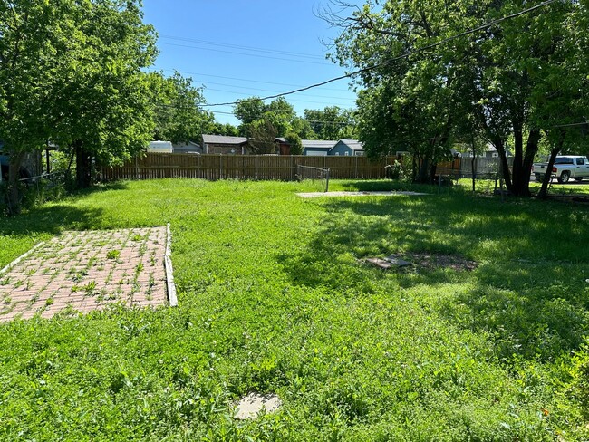 Building Photo - Cool house in Haltom City!