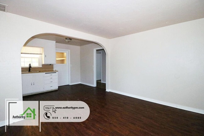 Building Photo - 5401 Rosswood St