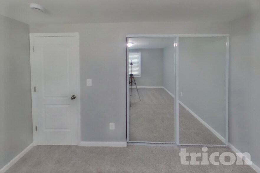 Building Photo - 808 Ruxshire Dr